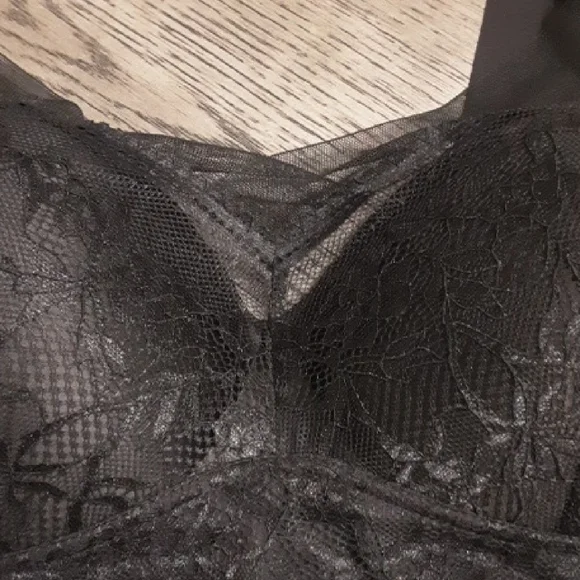 Elegant Black Lace Bra - Picture 4 of 8